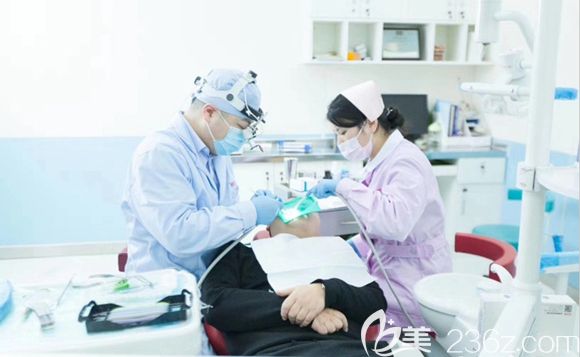 严格按照牙科标准程序治疗